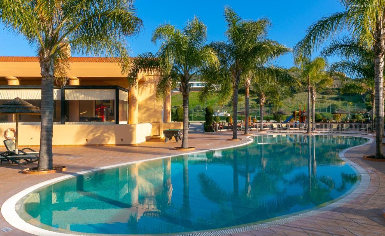 Luzbay Pool Apartments ภายนอก รูปภาพ