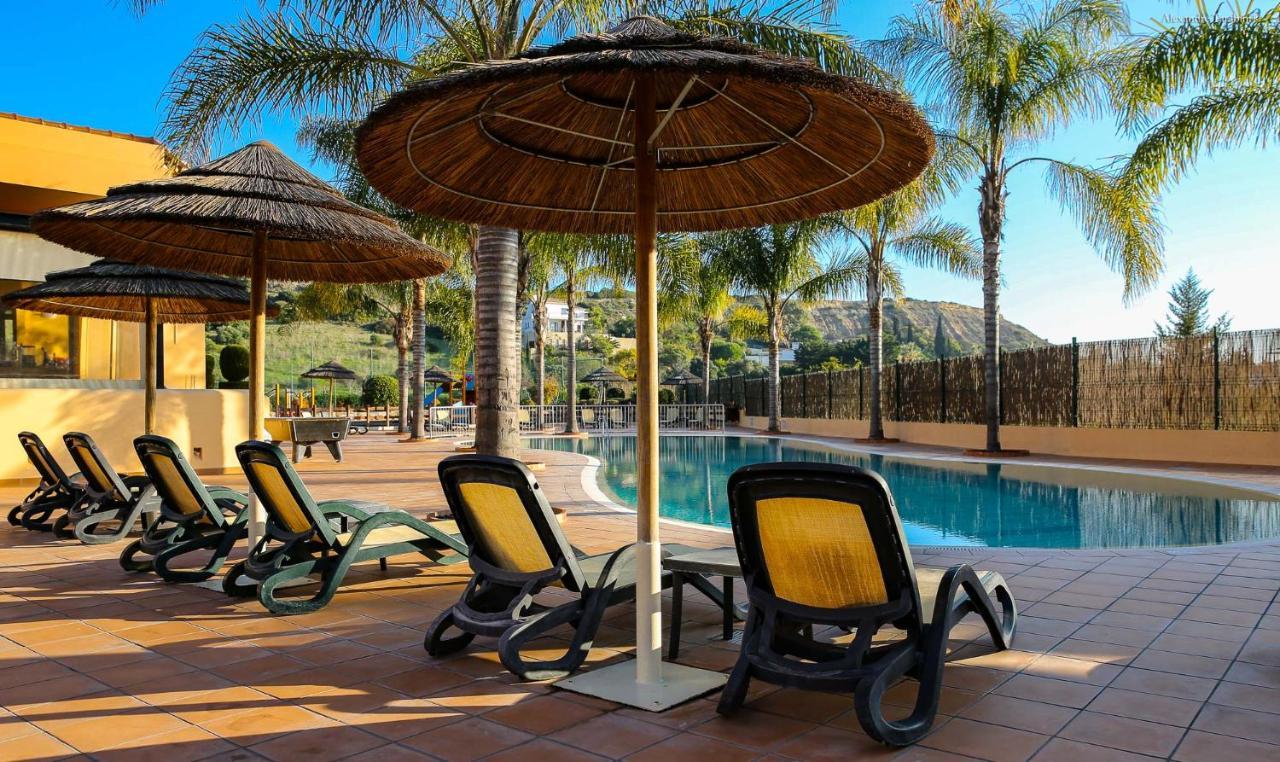 Luzbay Pool Apartments ภายนอก รูปภาพ